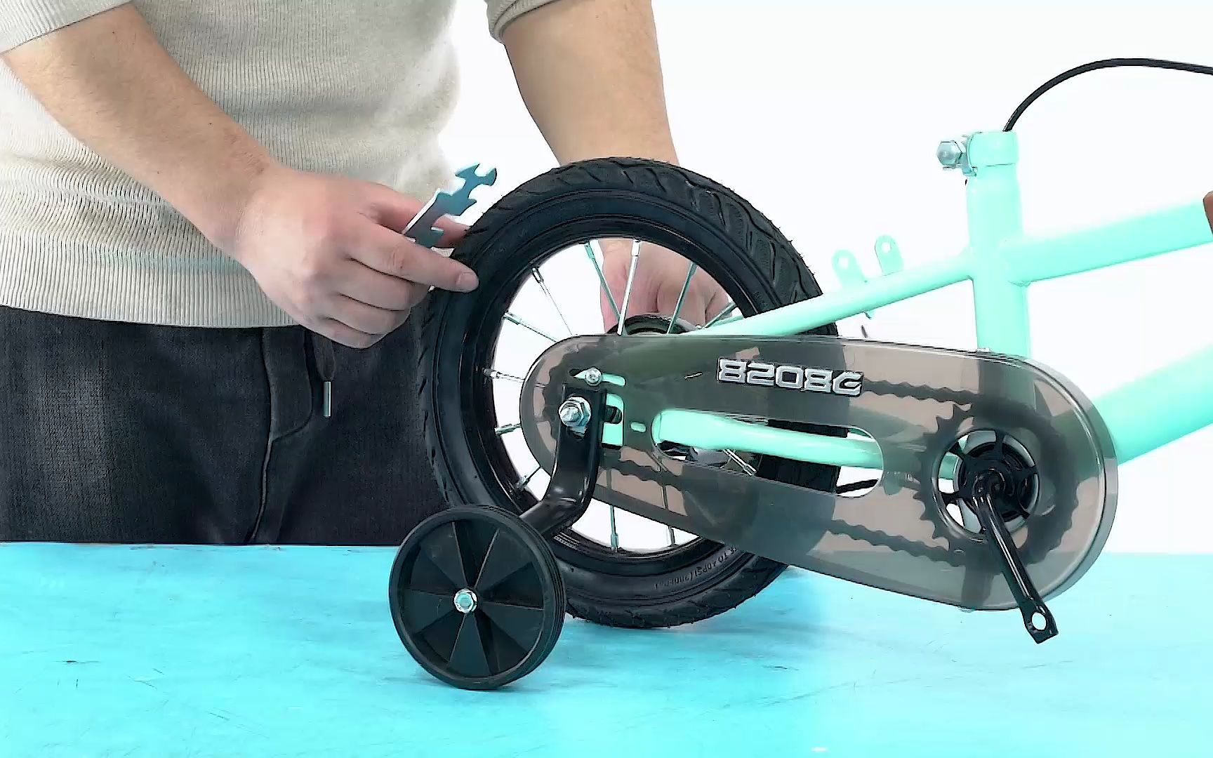 儿童自行车85装安装视频