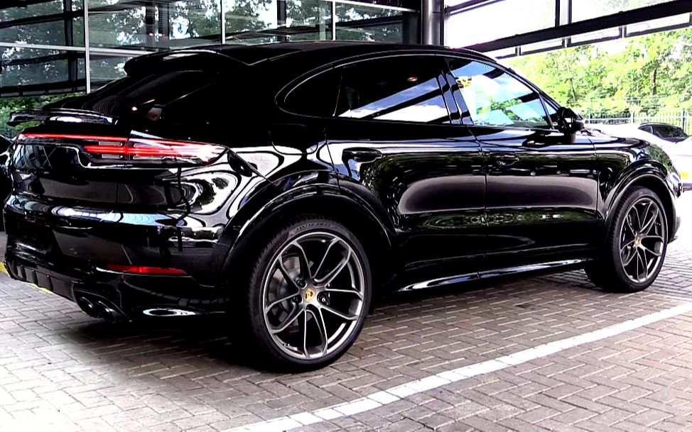 2024款保时捷卡宴来了,矩阵大灯 三联屏,4.0t破百只需3.3秒