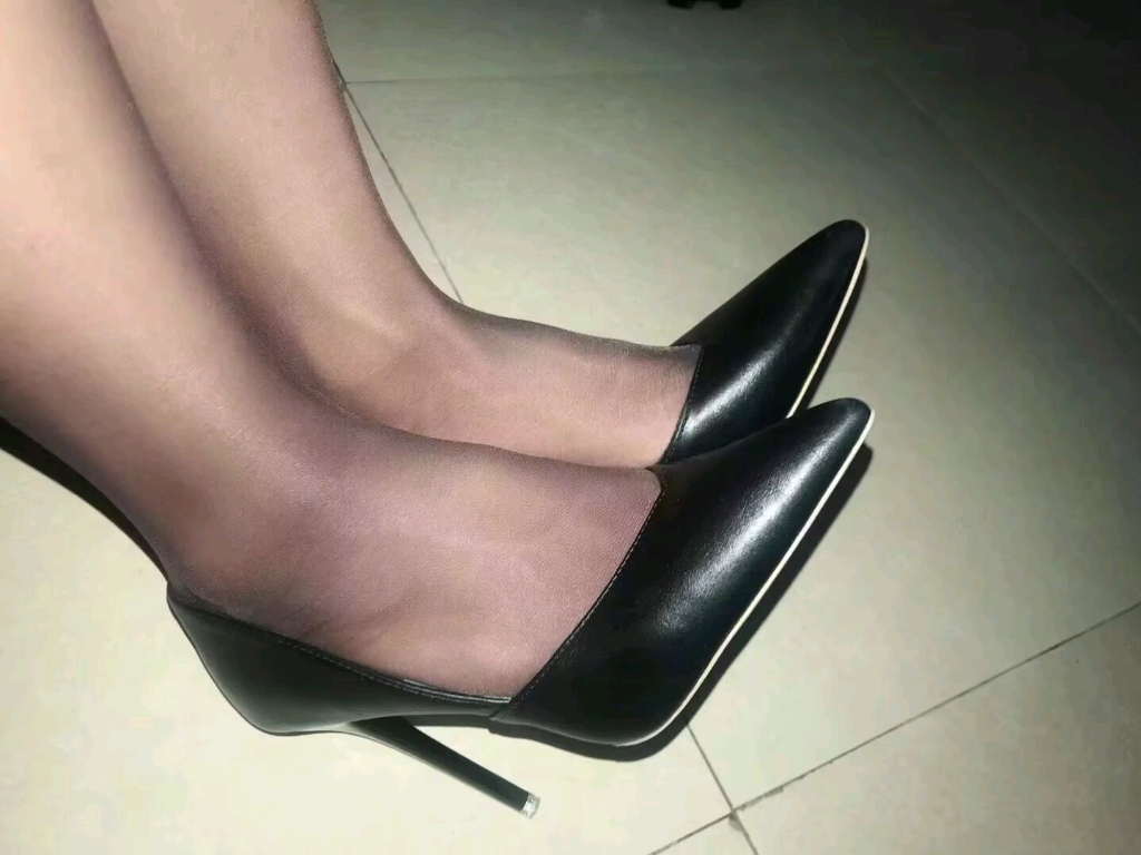 夏天丝袜好热,不想穿