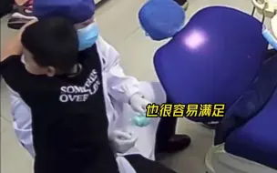 Download Video: 男孩看完牙齿为表感谢一把抱住医生，网友：猝不及防的抱抱好温暖！