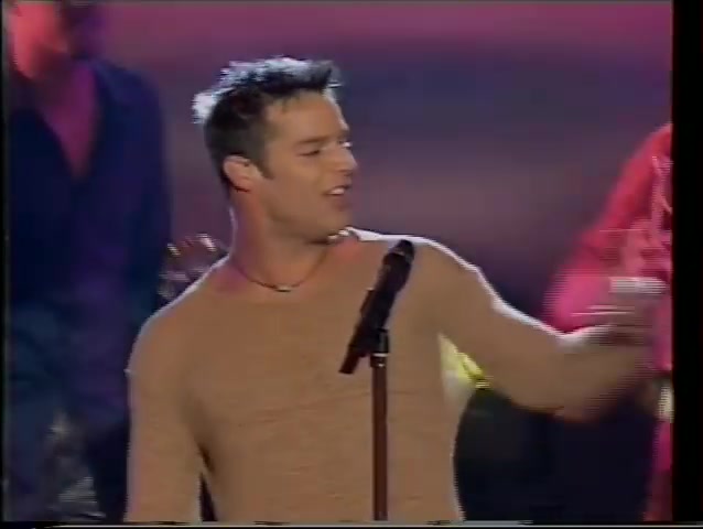 【好听】Ricky Martin  Loaded (Live at the 2001 World Music Awards)哔哩哔哩bilibili