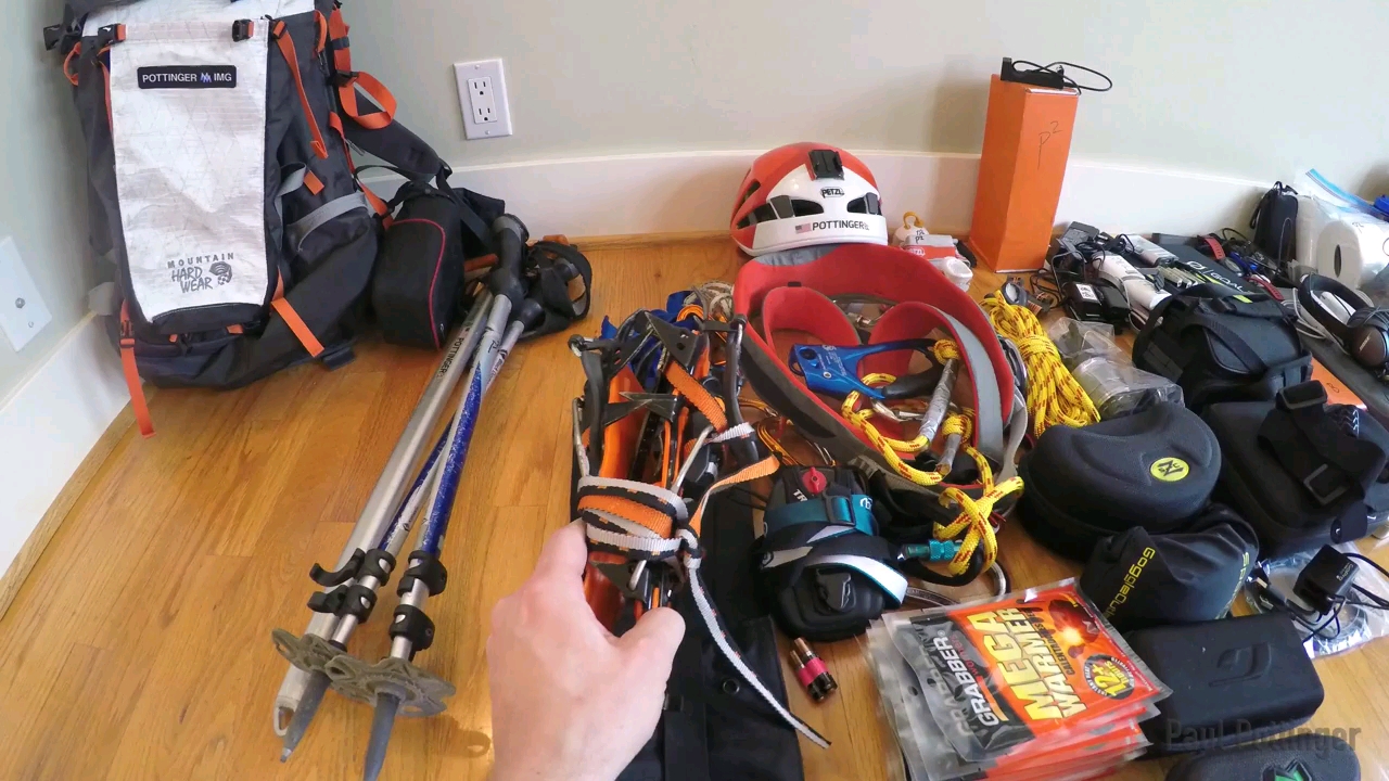 登珠峰某登山队装备,无字幕.