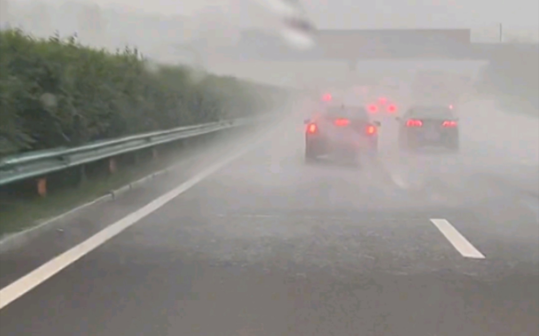 [图]来看看什么叫，局部暴雨！