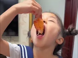 Download Video: 这哪是什么海鲜🦞面？这明明是父爱🙄