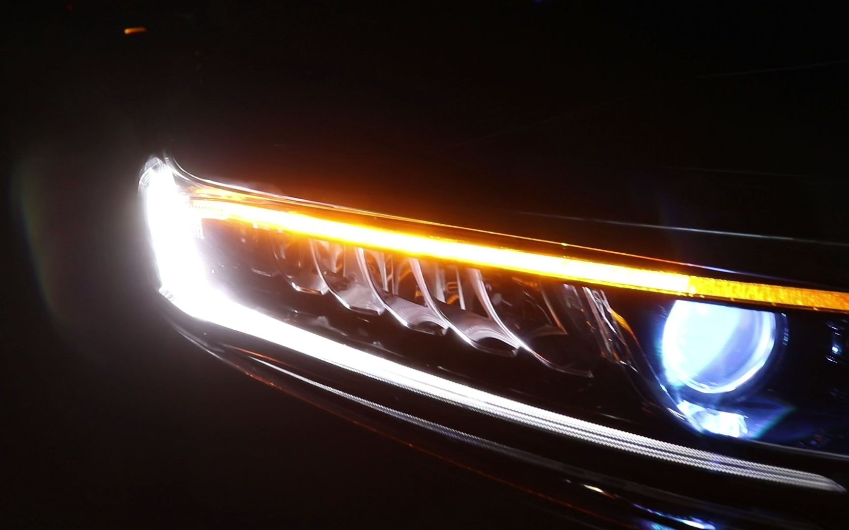 成都十代雅阁改装车灯激光大灯透镜七彩恶魔眼日行灯天一车灯改灯店