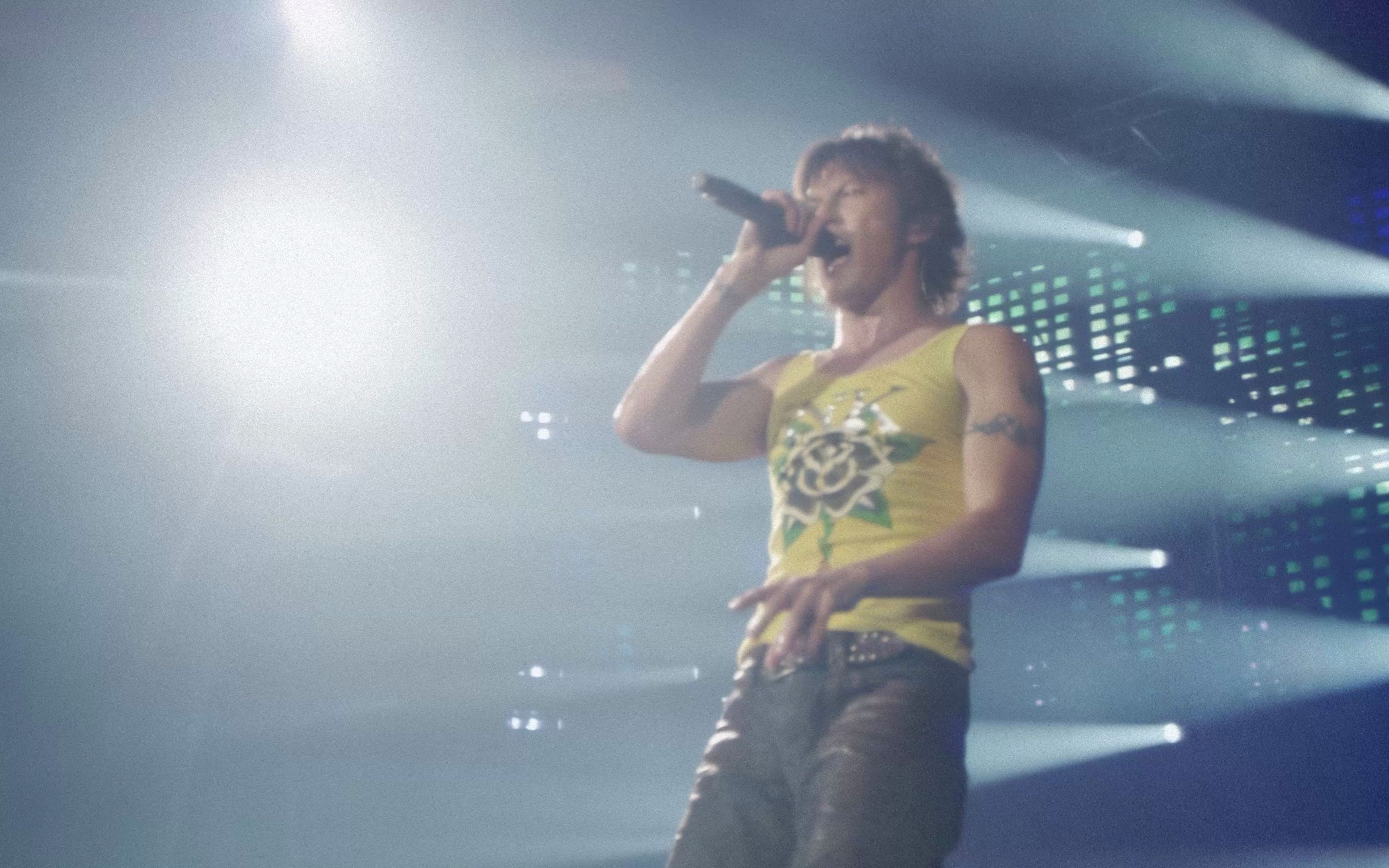 [图]【4K典藏】B'z - Love Phantom @ Live-Gym 2006 "Monster's Garage"