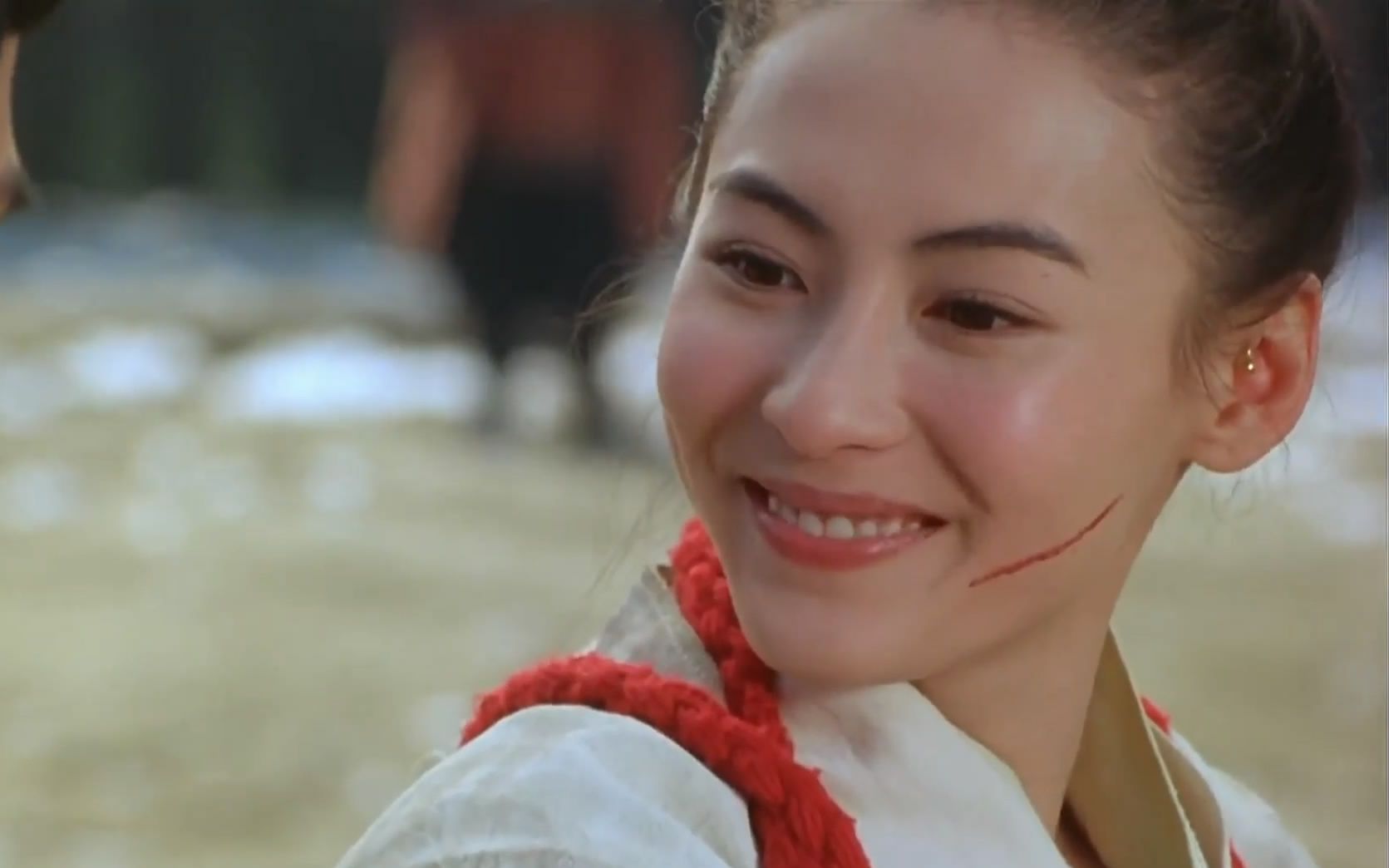 24岁的张柏芝mv《酒醉的蝴蝶》楚楚动人,思思的烟嗓沁人心脾.