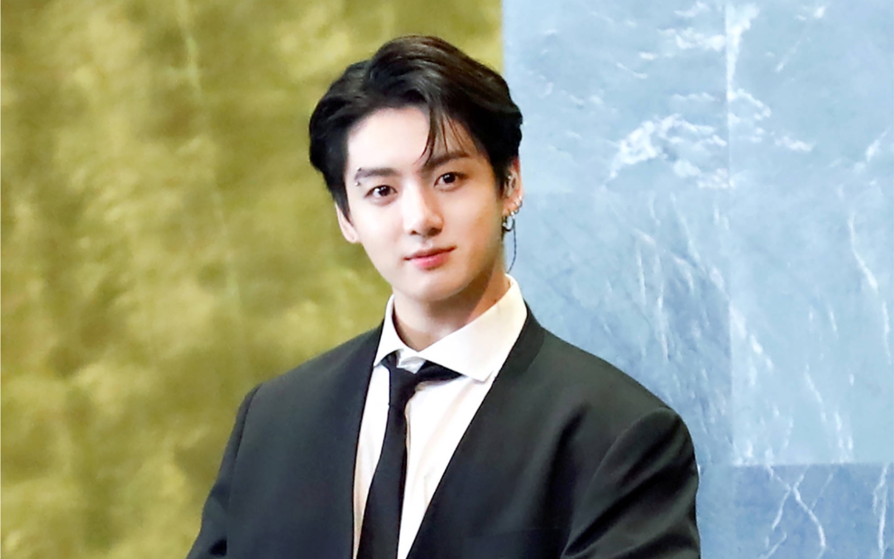 田柾国大美女实锤!性别反转挑战