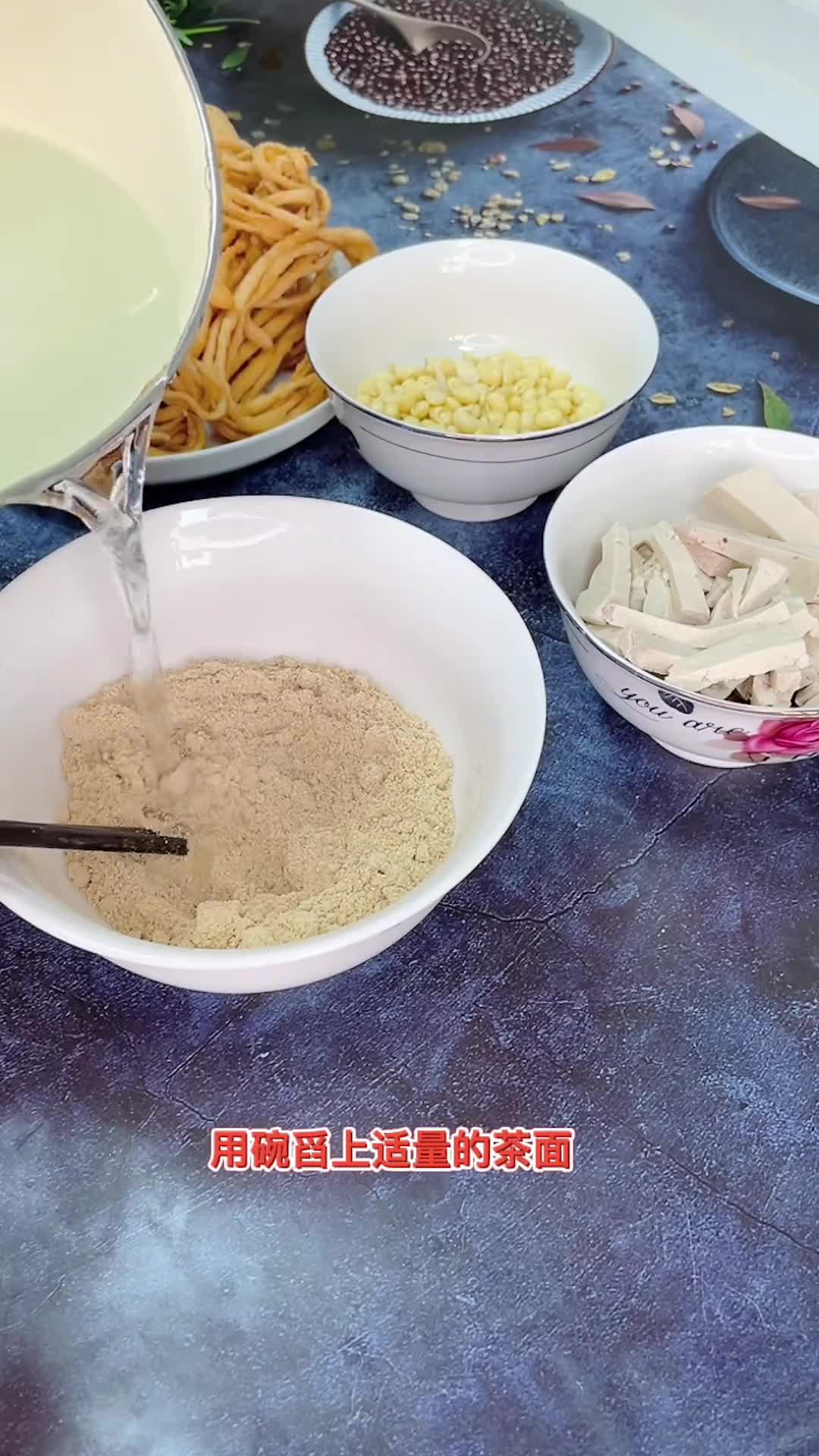 [图]一城一味，一味一食，莫过于家乡的味道，比如冬天里的一碗热乎乎的 “茶”泡点麻花和撒子