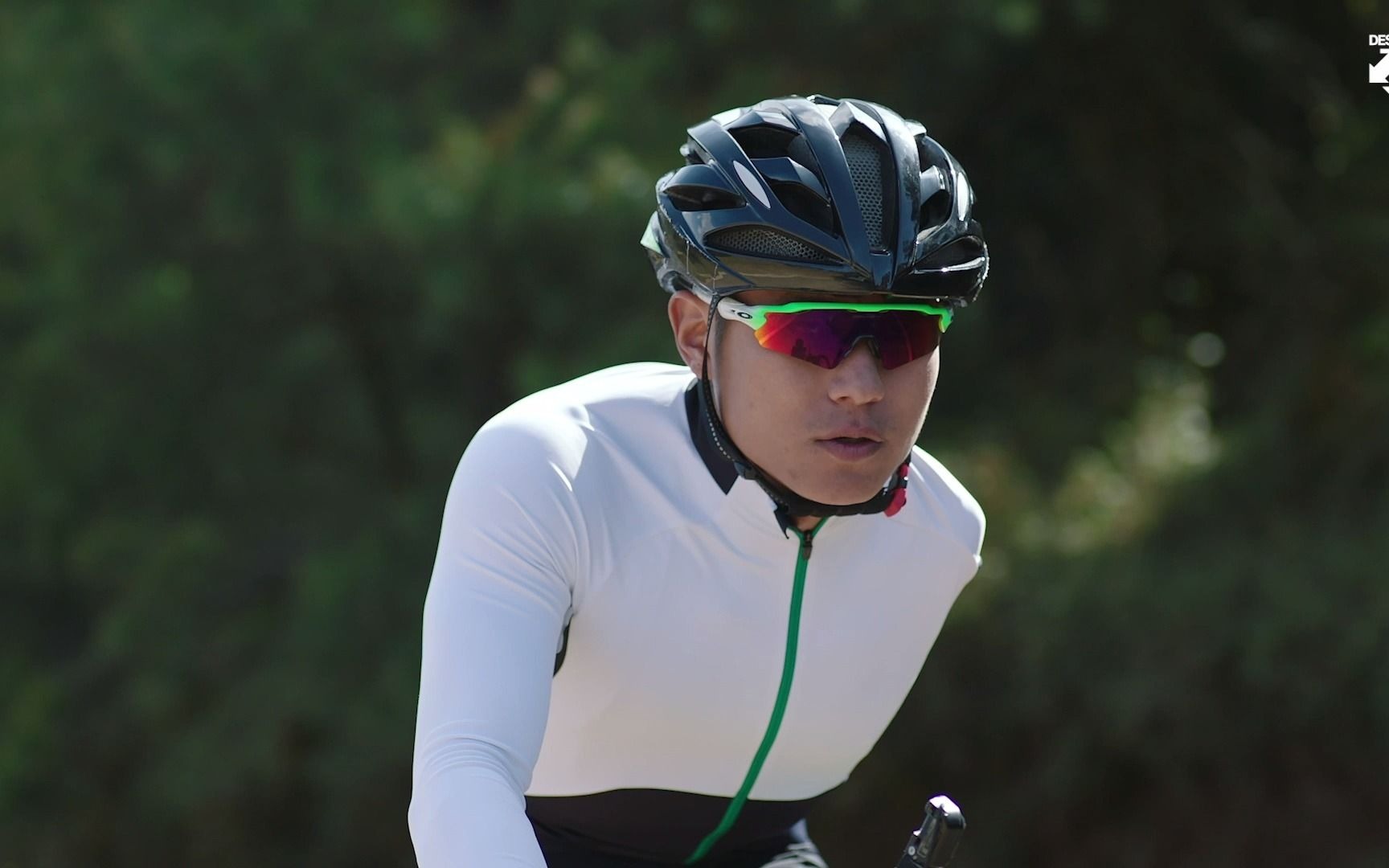 靠一只手臂勇闯世界舞台上的铁人三项赛事,职业铁人三项运动员王家超