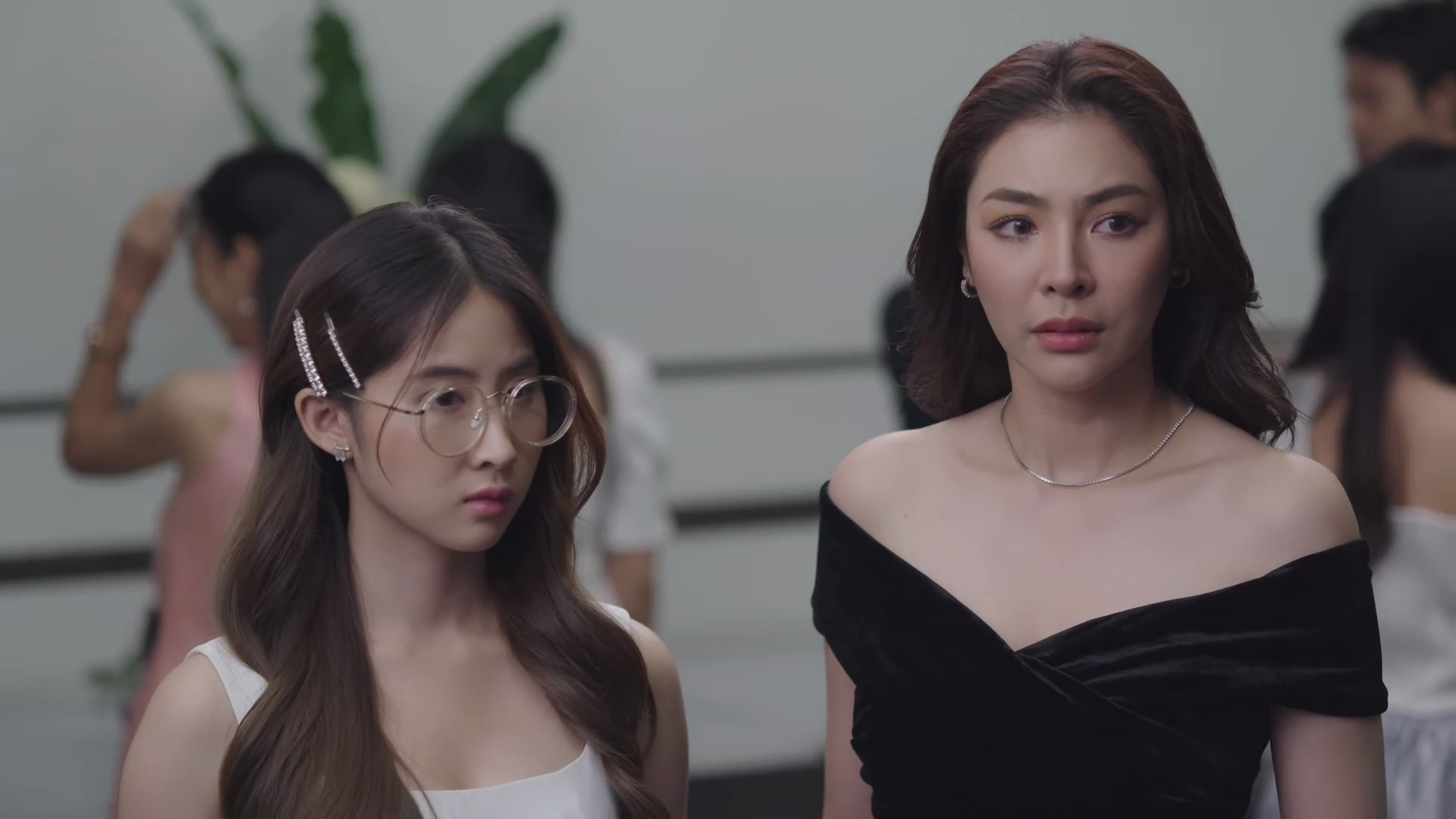 百合新剧《爱填满空白》ep3-8第四集预告 中字更新 请开字幕按钮