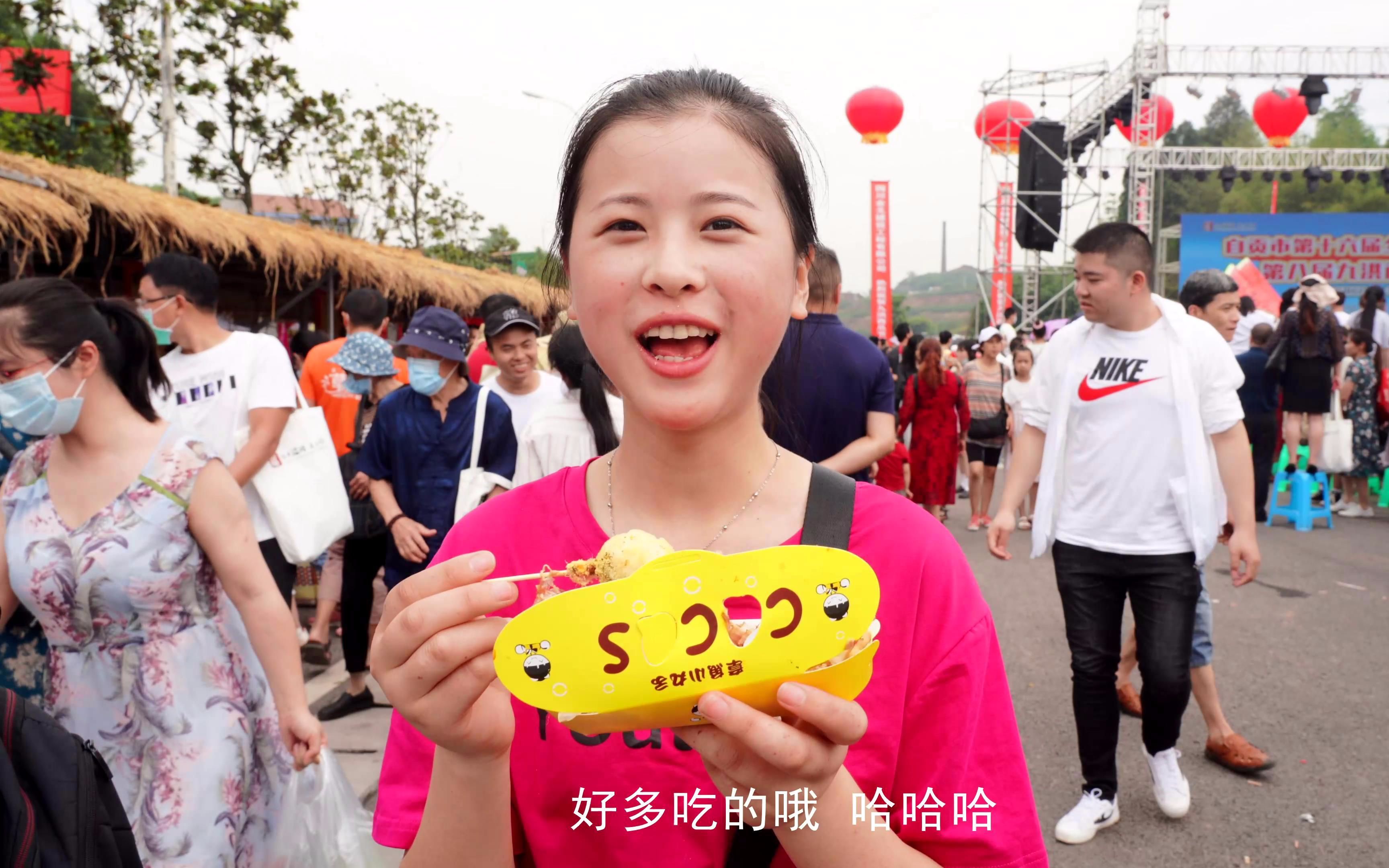 漆二娃vlog:趁着师父不在偷个懒去西瓜节吃了好多好吃的,真开心