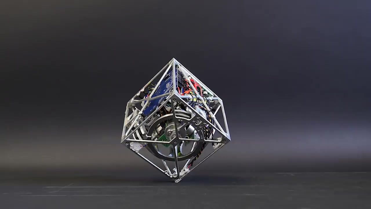 奇葩立方体机器人利用陀螺仪会平衡,会走,会跳