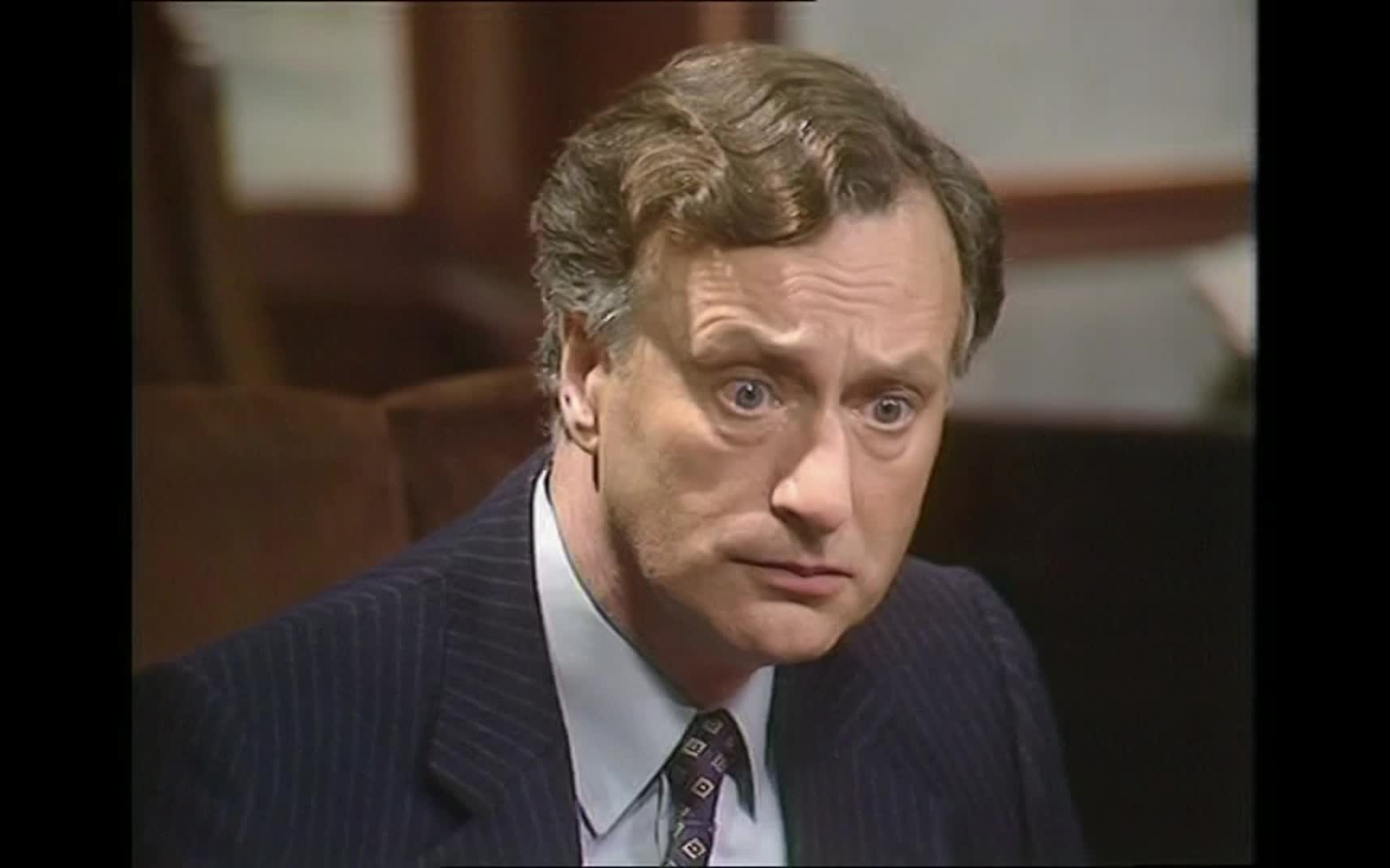 坚守底线yesminister是大臣s02e01p2