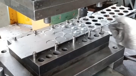 连续模具 连续模具专业生产厂家 五金模具 工程模具 冲孔模具 落料