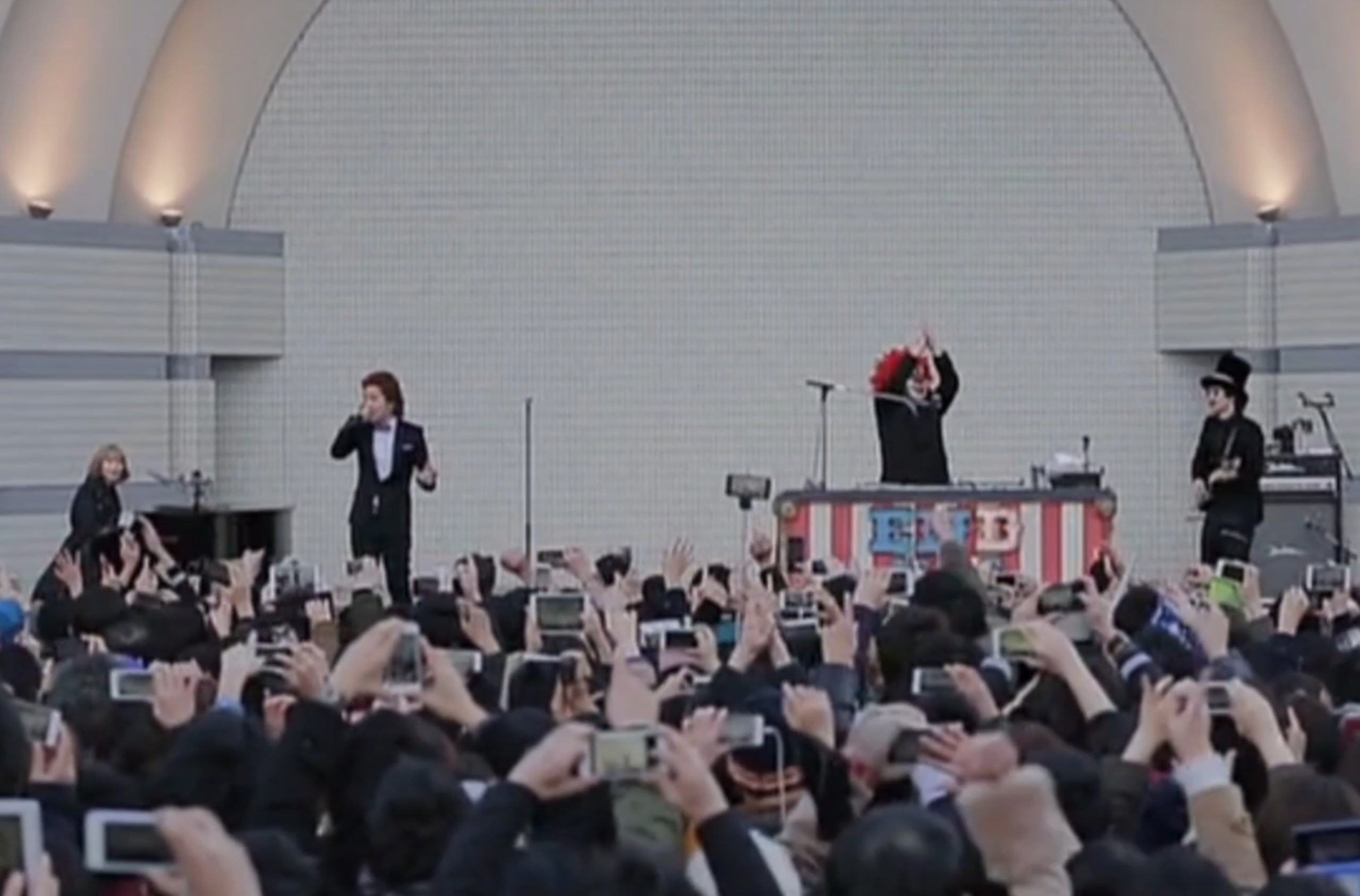 SEKAI NO OWARI Free Live 2015
