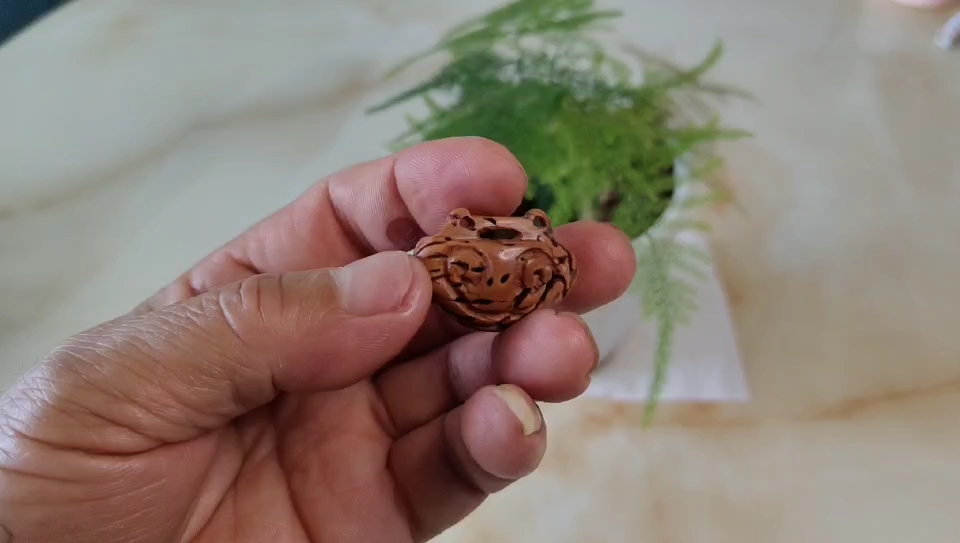 桃核雕刻,长命锁,祝所有小朋友长命百岁.