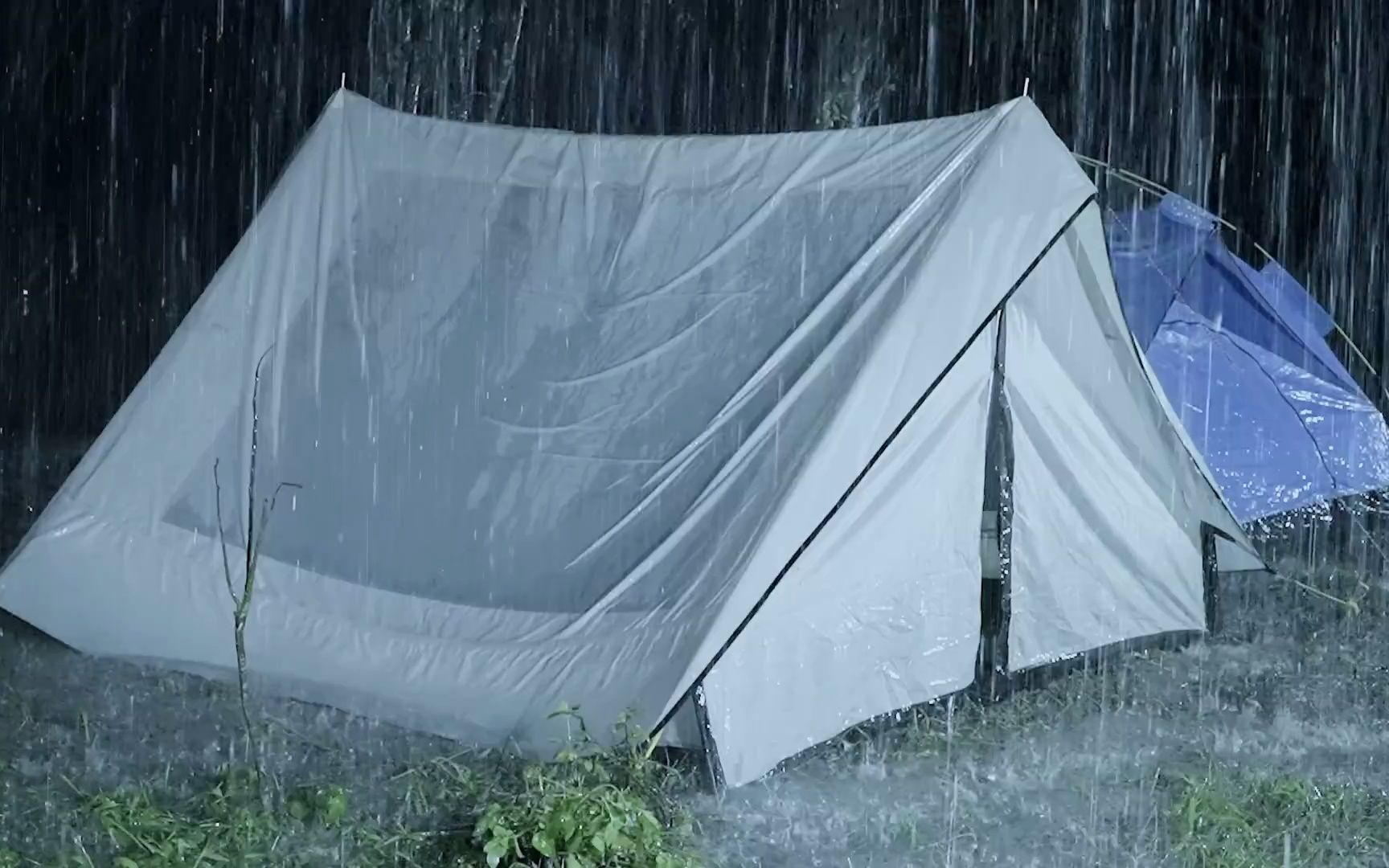 [图]暴风雨之夜睡得很香 ｜ 在露营帐篷上听到暴雨和非常强烈的雷声