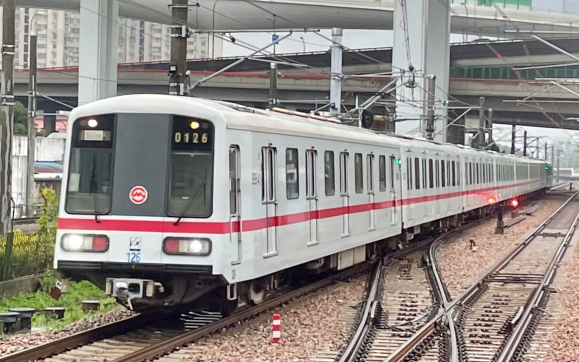 上海地铁伪八元老126号车锦江乐园暴力关门视频