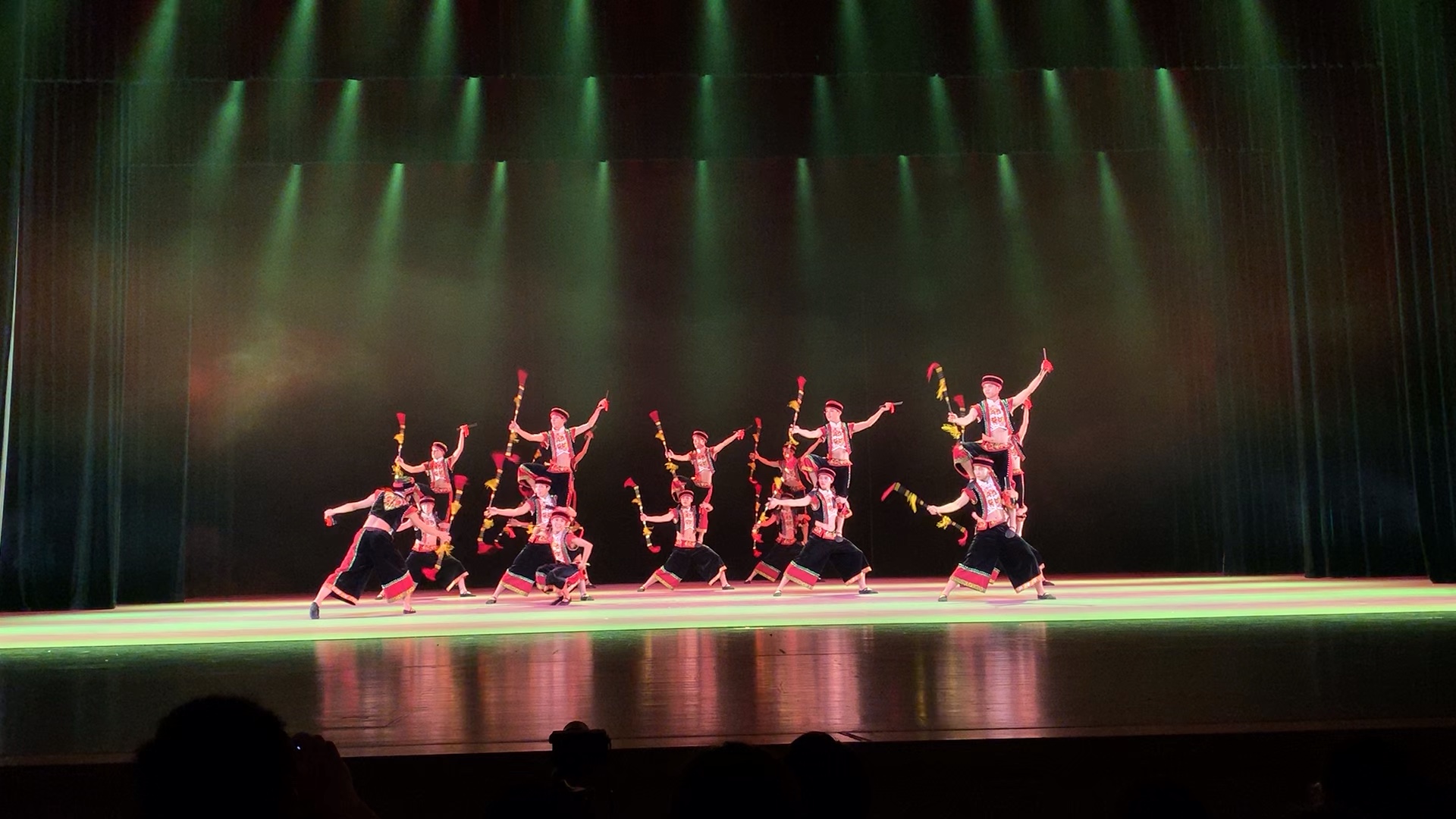 第十二届桃李杯舞蹈展演 湖北恩施土家族舞蹈《龙腾连厢》