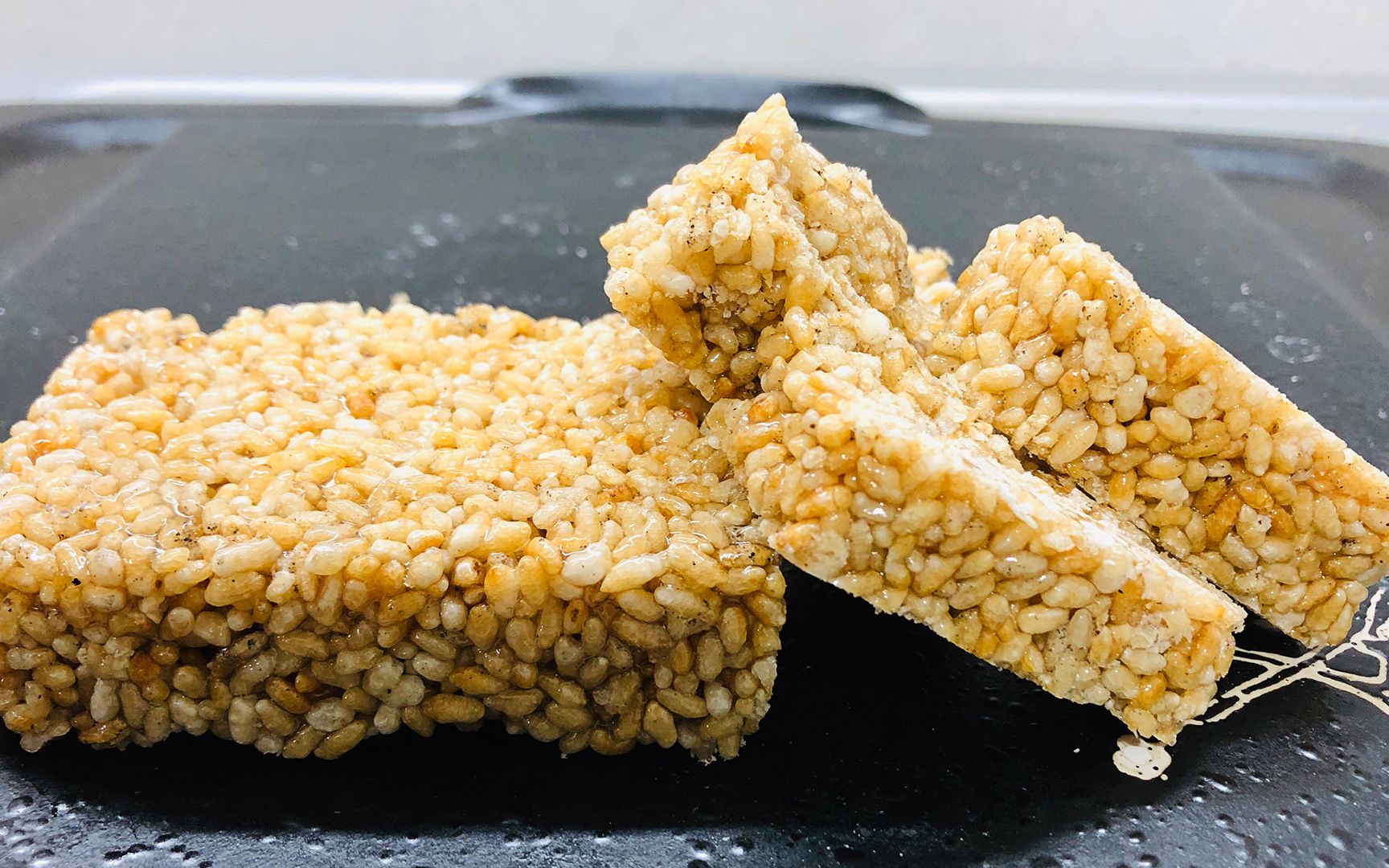 糯米不要煮饭吃了,教你做炒米糕,很多80和90后小时候都吃过,香