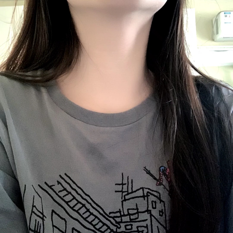 白皙的女生脖子,没有喉结