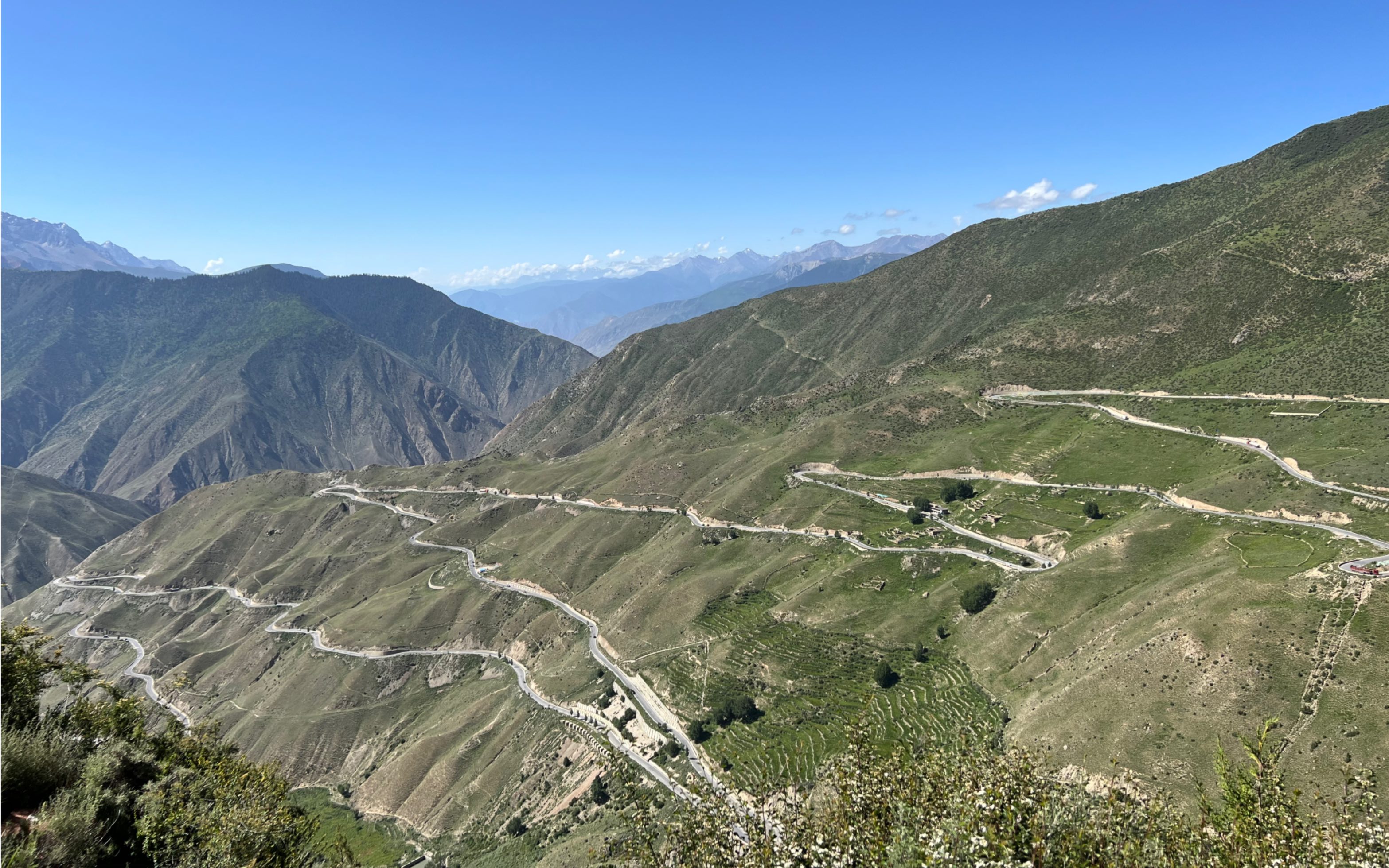 自驾川藏318线【左贡-八宿段】业拉山99道拐 怒江72拐 怒江大桥 绝壁