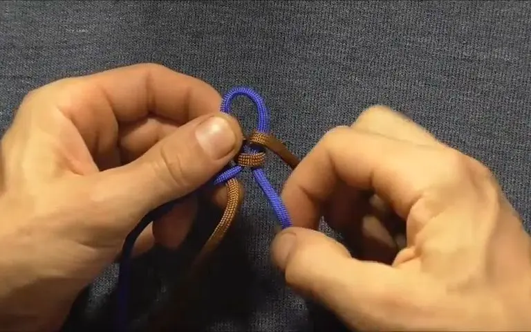 Paracord Tutorial- How To Tie A 2 Color Thin Line Solomon Bar