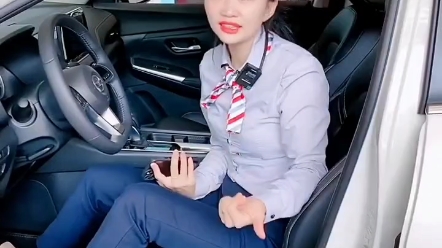 劳动最光荣,放假也直播 #卖车的小姐姐 #香车美女 #致拼搏奋斗路上的