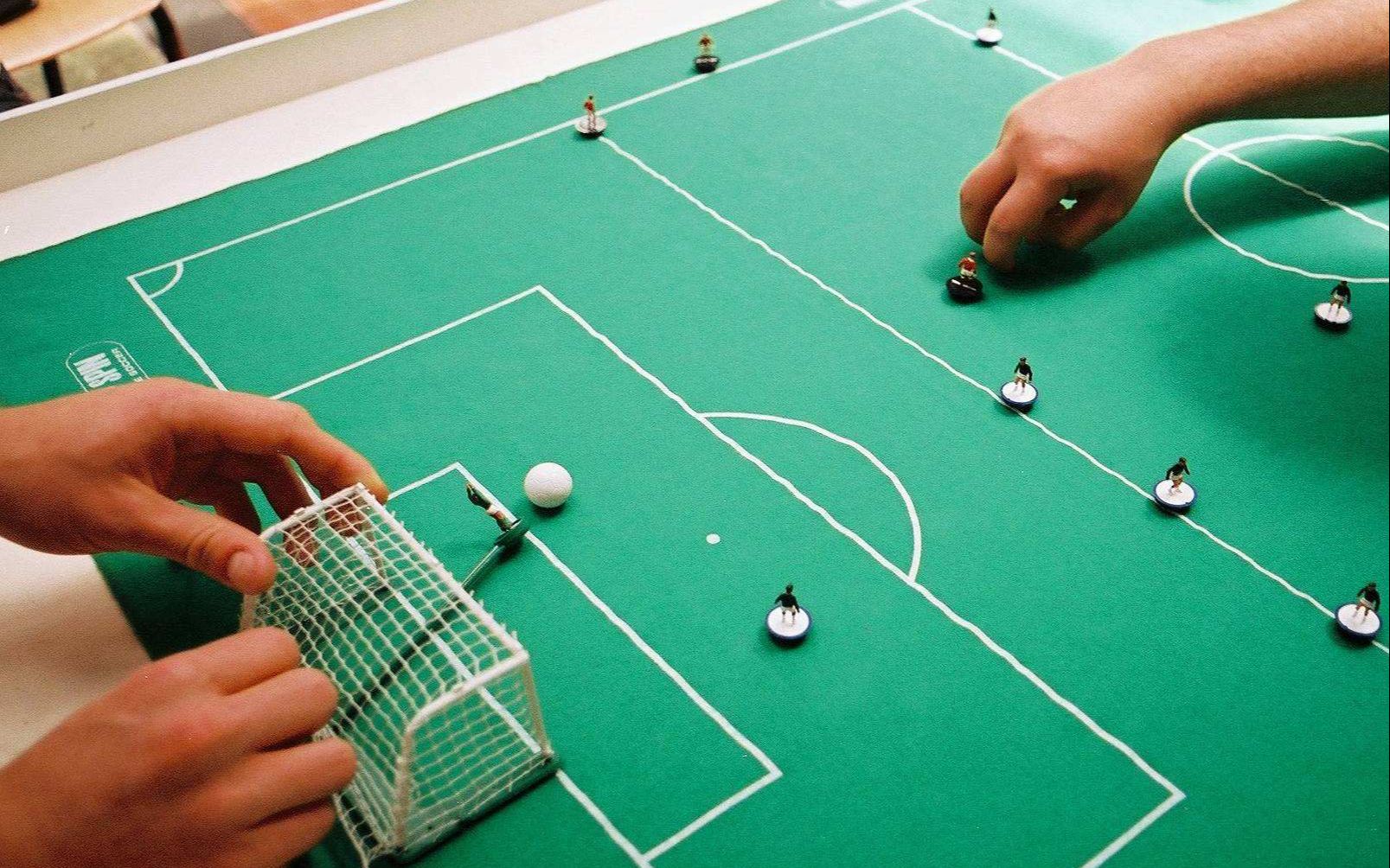 [图]【新德里玩桌游】202 少见的足球类游戏《Subbuteo》开箱