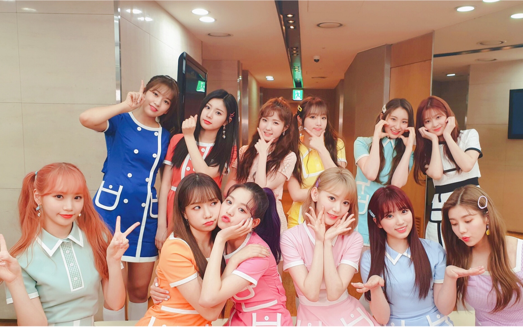 izone 正规一辑bloom*iz拆专视频～嘻嘻感觉很欧哦