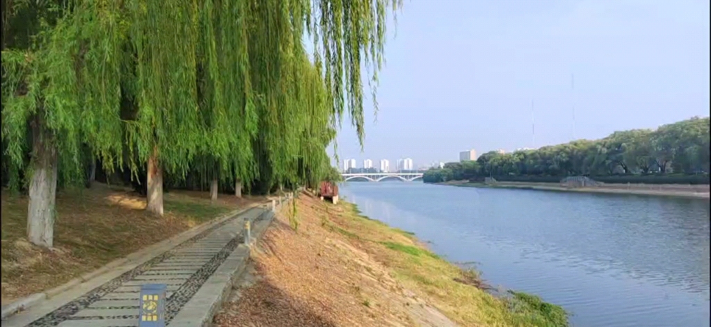 请问哪里风景如画?当然是我的家乡河堤