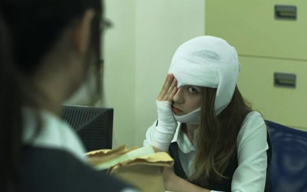 akb恐怖夜之中大奖女孩身边的亲人朋友都以为她中了大奖