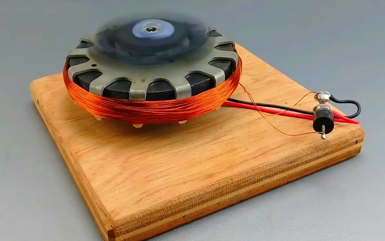 最简单的磁铁发电机图片
