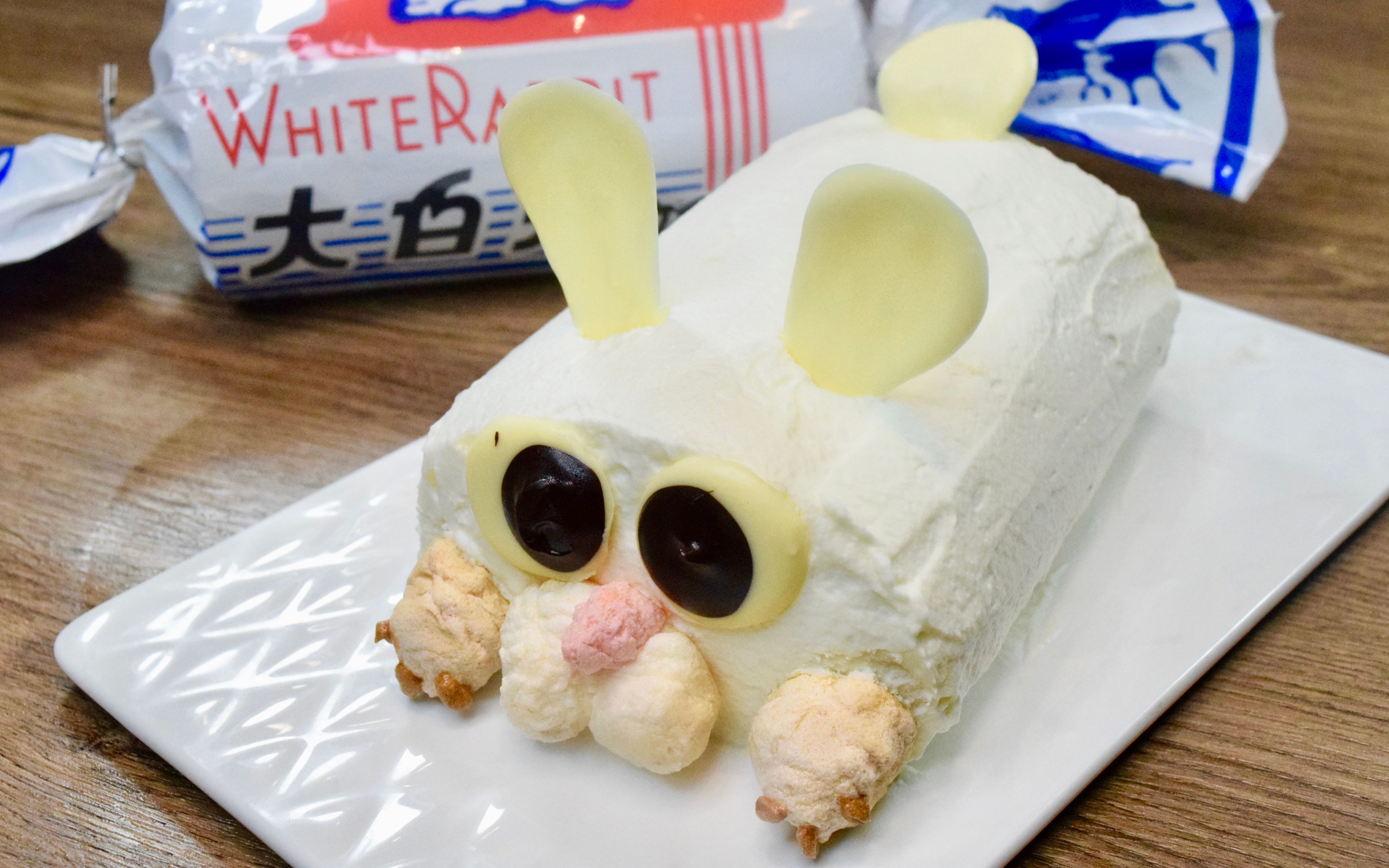 大白兔蛋糕卷用翻红网红大白兔奶糖做了一盒丑萌丑萌的大白兔蛋糕卷