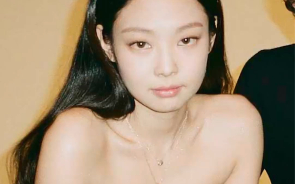 救命!Jennie Chanel的最新广告也太高级了吧 来自妮总的眼神压迫感!哔哩哔哩bilibili