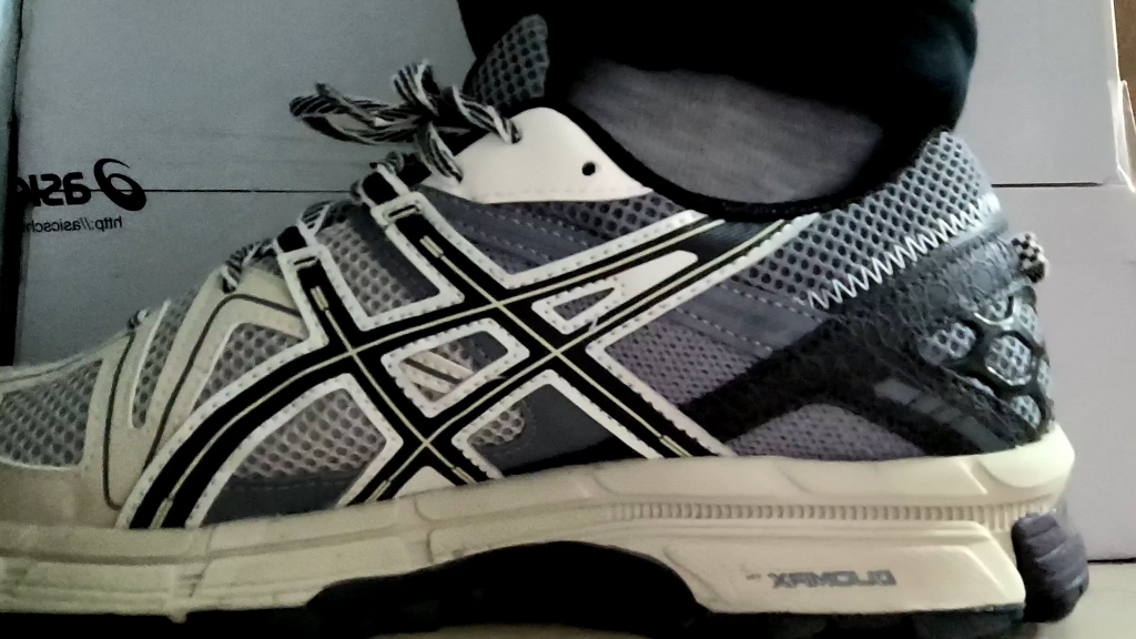 亚瑟士 kahana 8上脚,硬啊