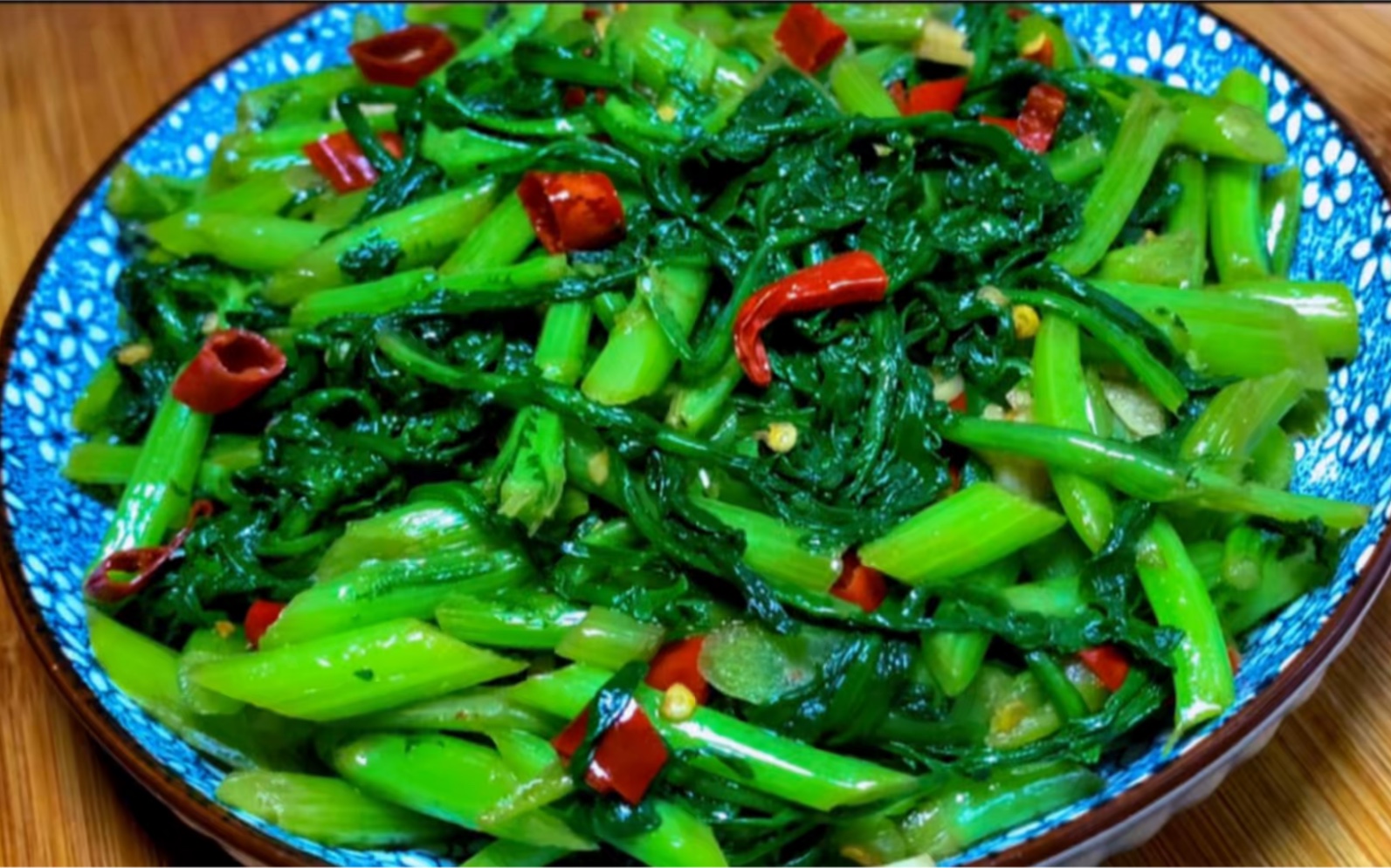 清炒茼蒿这样做真好吃,脆嫩可口咸香美味,厨房小白随便做