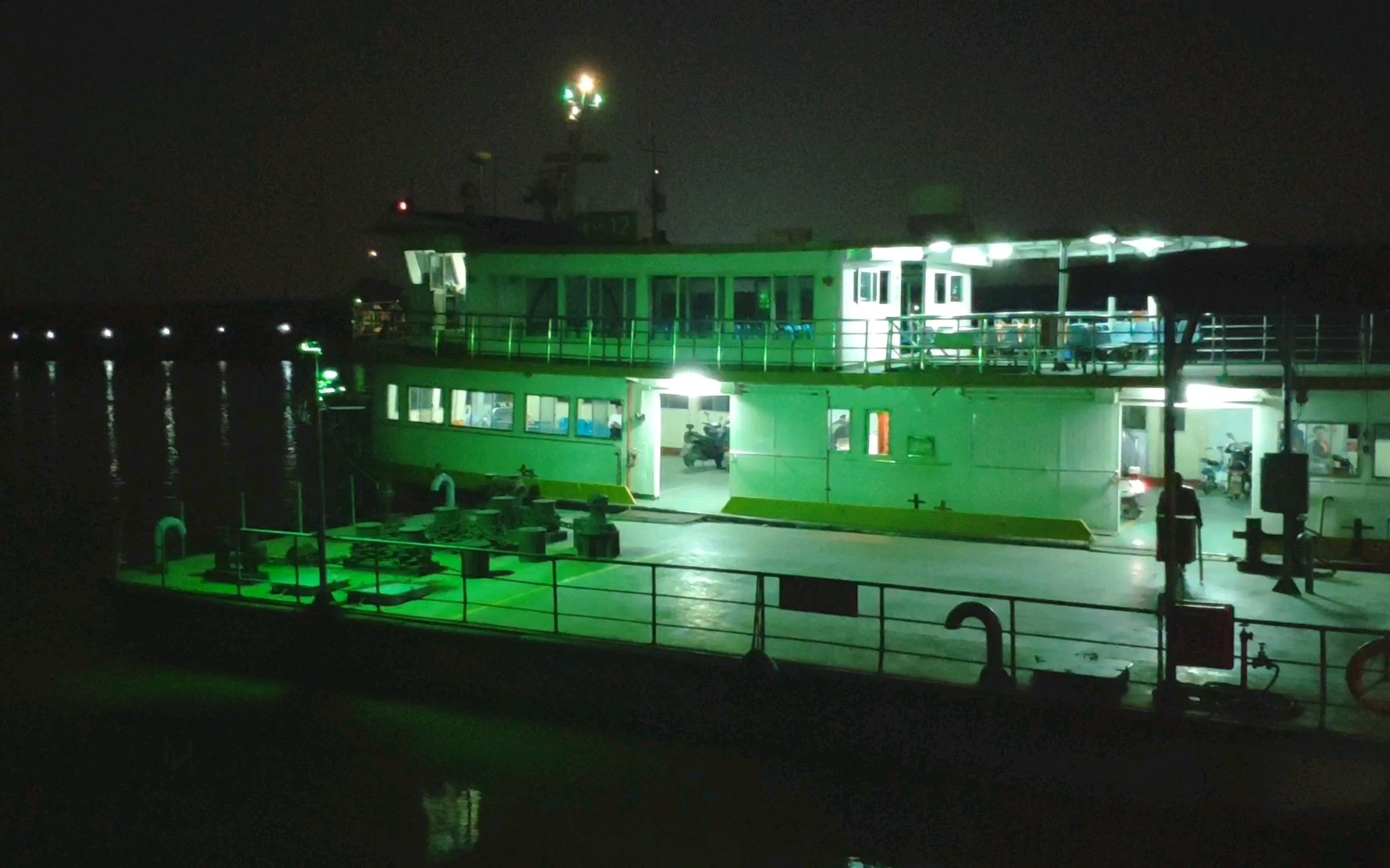 八卦洲免费轮渡 夜景