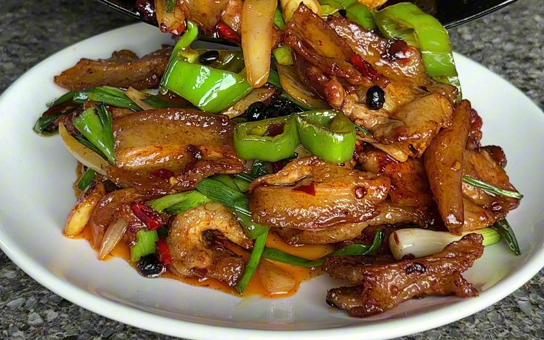 五花肉怎样做才够香,教你做个豉椒五花肉,香气扑鼻好吃又下饭-贴小埋