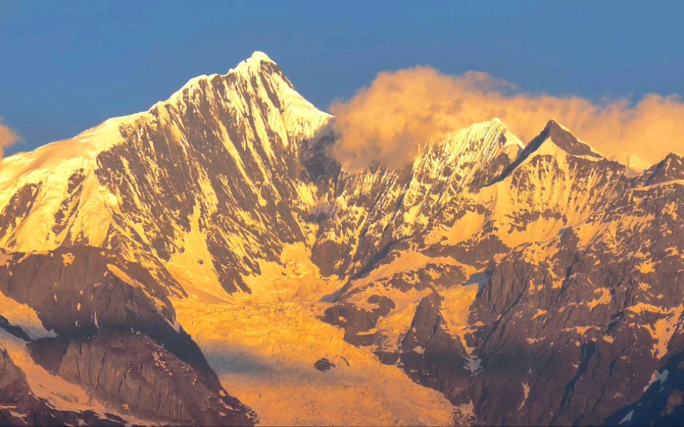 6点起床看日照金山,正式进入西藏318