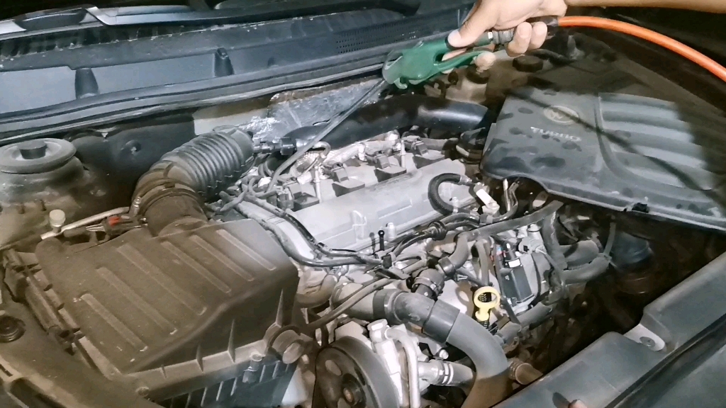 别克君越通病更换vvt电磁阀