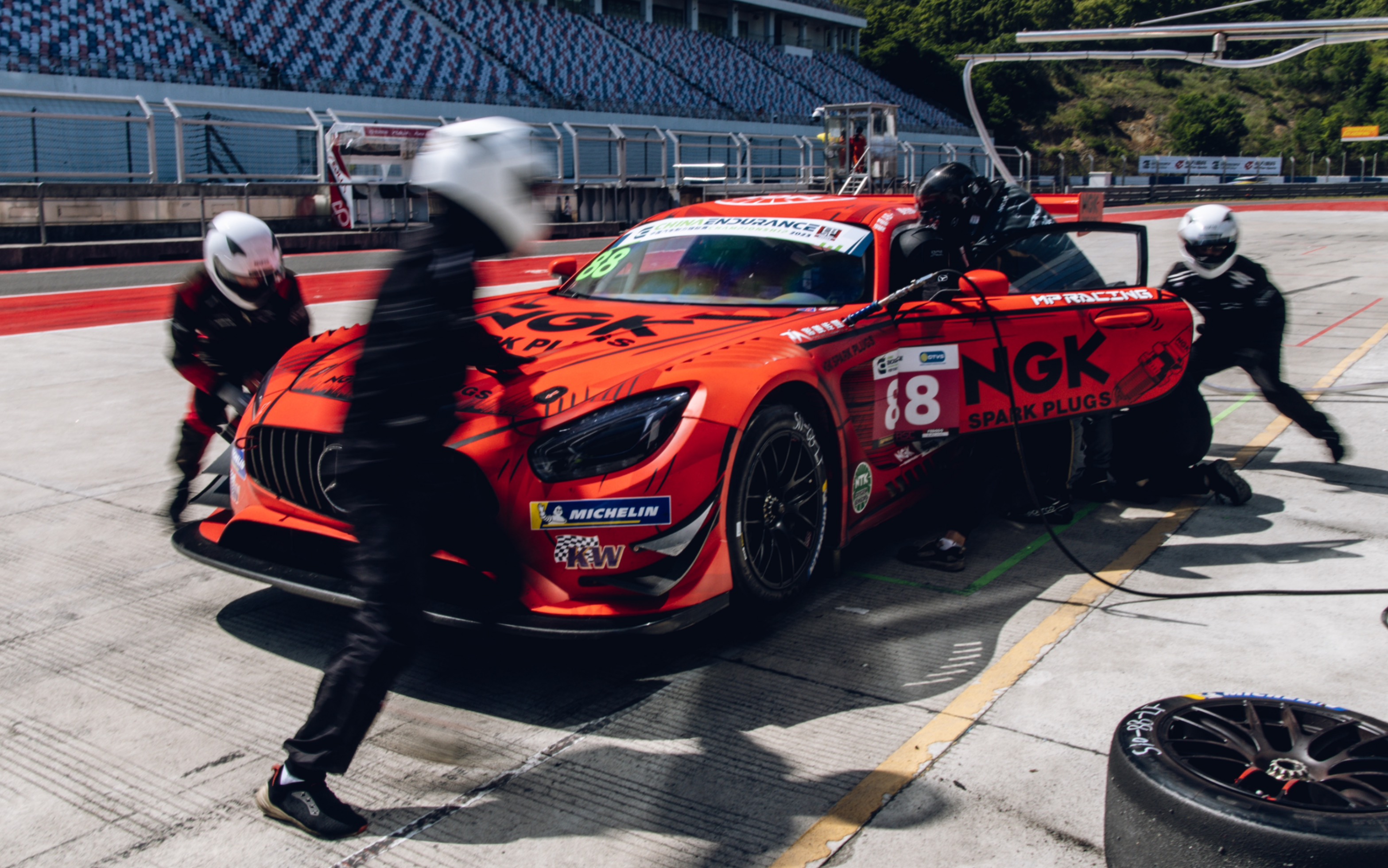 赛车上的轮毂,居然是消耗品?