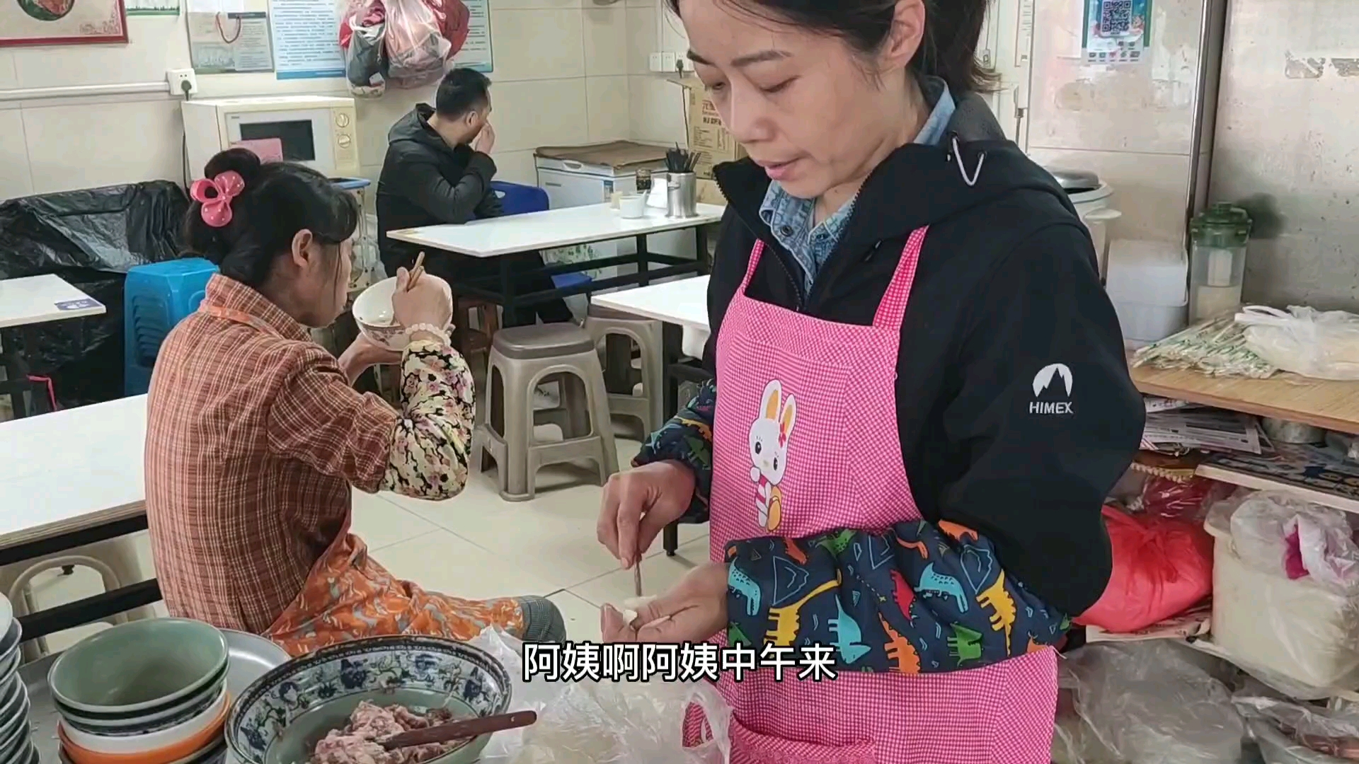 无锡菜场三十多年老店,婆婆半退休儿媳接班,菜饭真好吃是我儿子童年的味道哔哩哔哩bilibili