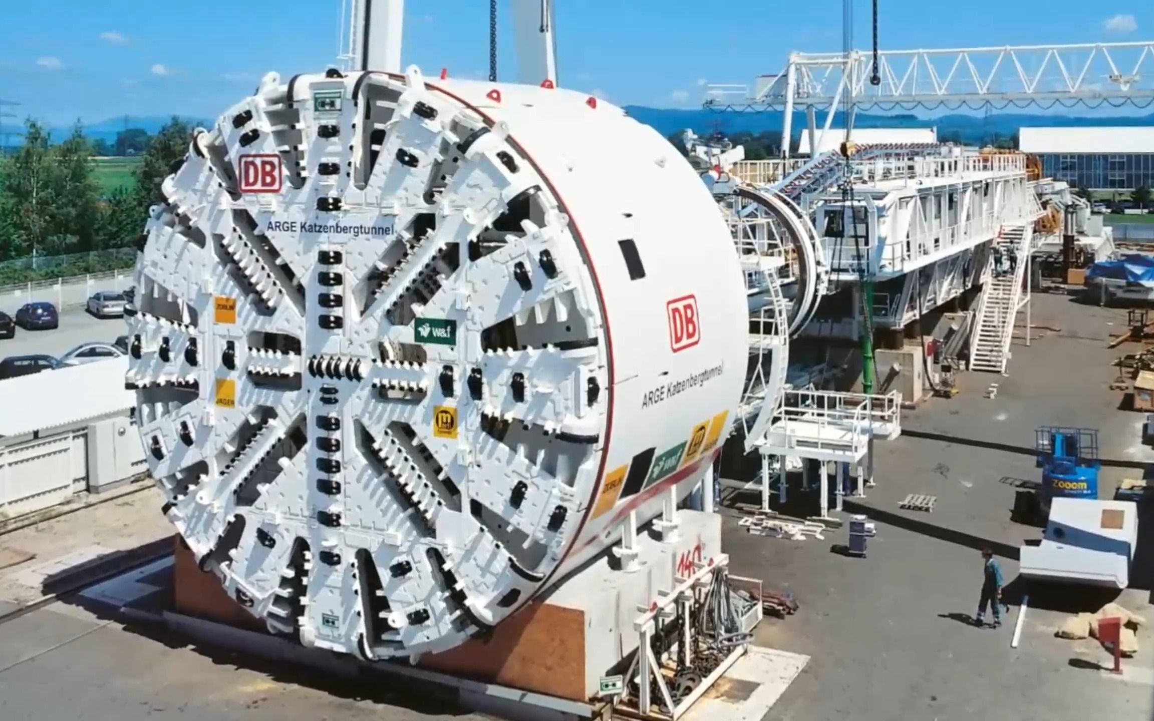 看看美国人是怎么挖隧道的?机器真先进,和我国相比谁更强呢?