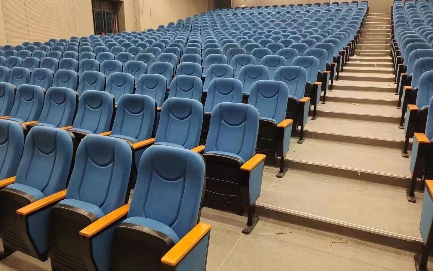 520位43组礼堂椅安装完毕,浙江省杭州市