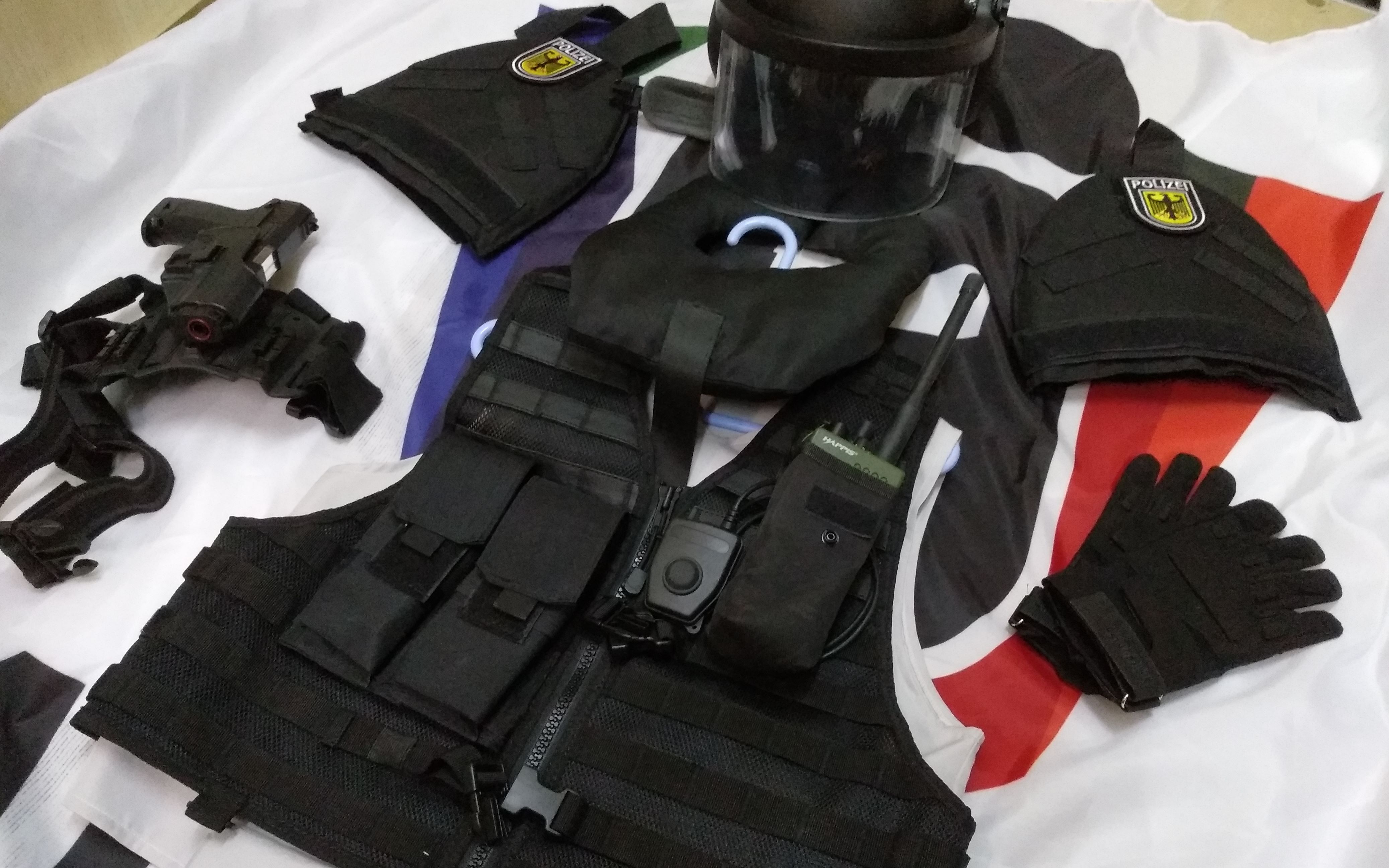 大湿的彩虹六号cos计划第一弹闪盾cos装备介绍