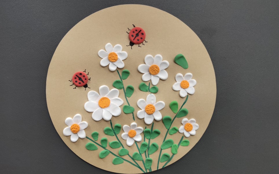 和孩子一起做秋天里的小雏菊手工吧