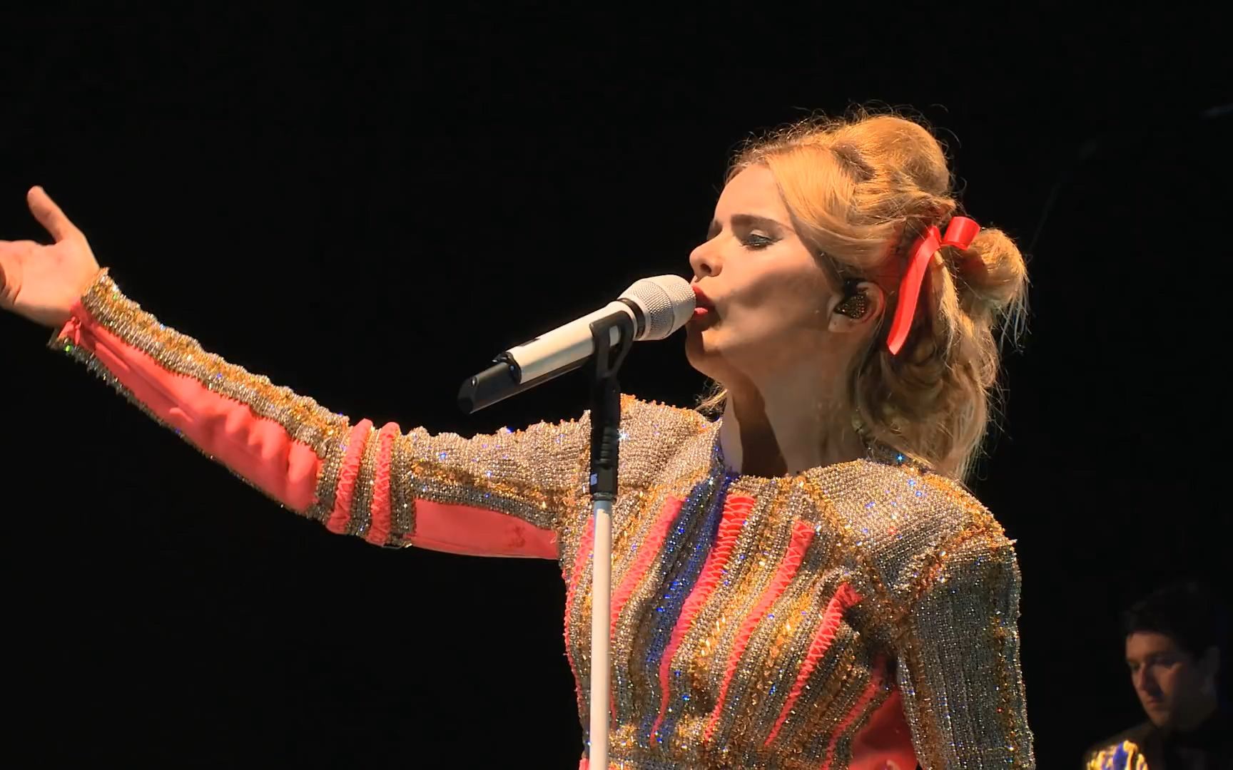 [图]爬楼妈 经典歌曲 Paloma Faith《Only Love Can Hurt Like This》live