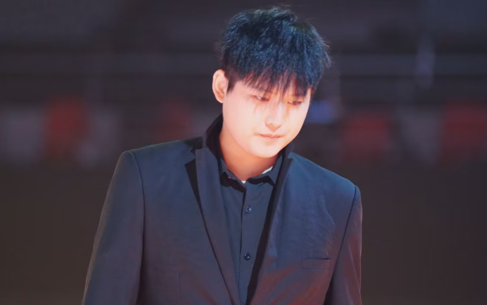 可是,他好像是唯一一个让对面三次超时选择幸运儿的教练诶【虎牙小汪